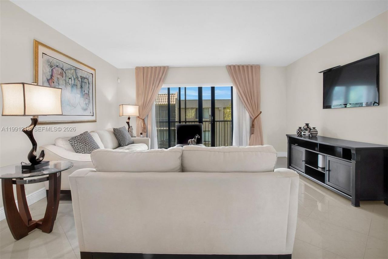 304 Racquet Club Rd, Unit 203, Weston, FL 33326 Photo