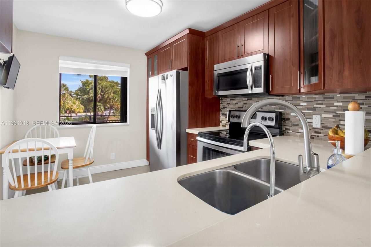 304 Racquet Club Rd, Unit 203, Weston, FL 33326 Photo