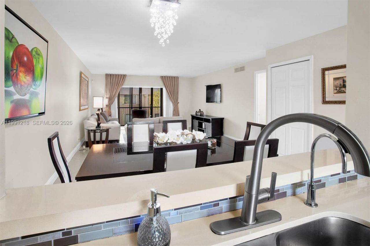 304 Racquet Club Rd, Unit 203, Weston, FL 33326 Photo