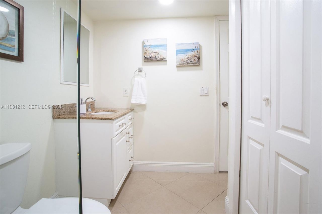 304 Racquet Club Rd, Unit 203, Weston, FL 33326 Photo