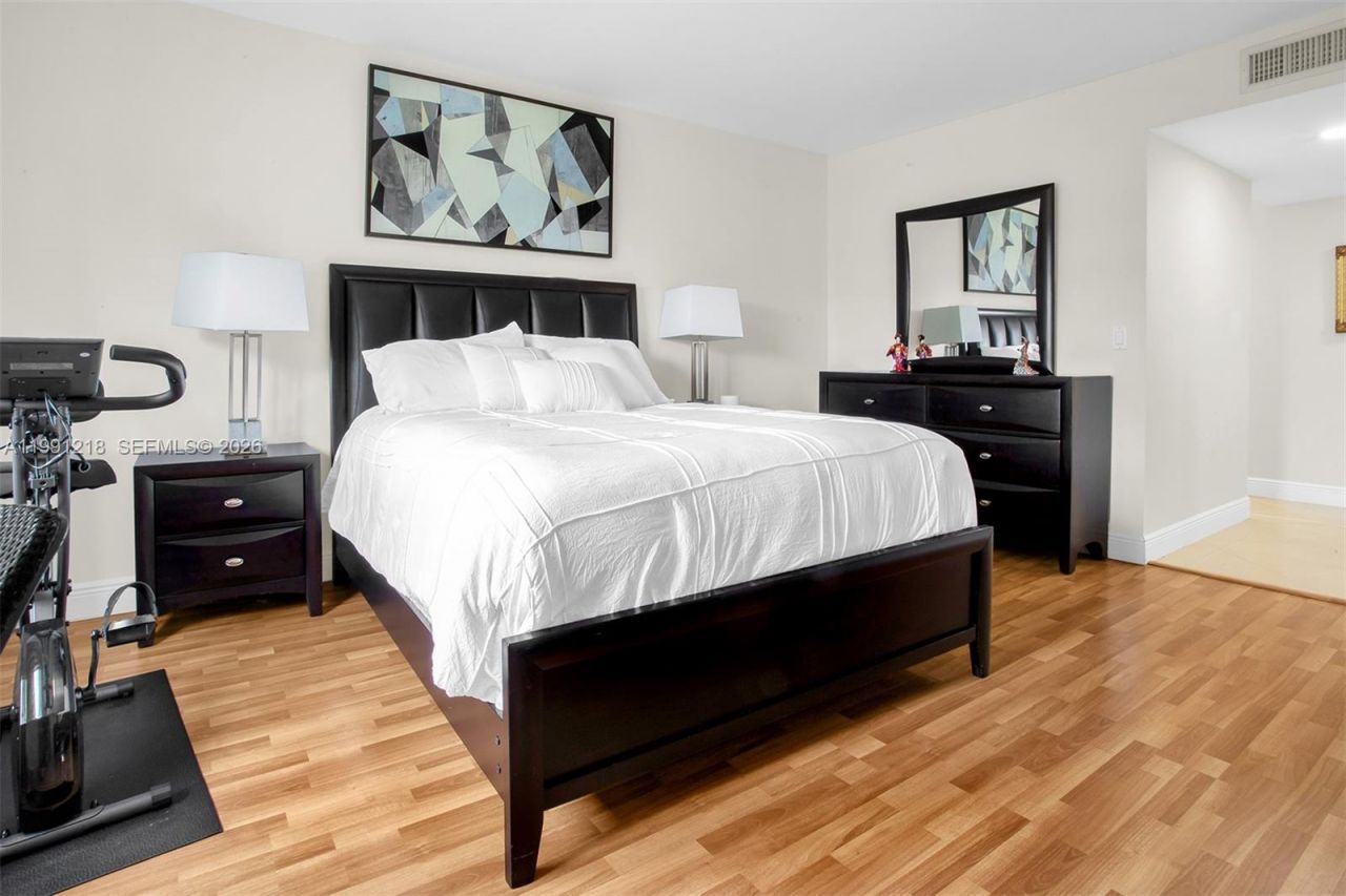 304 Racquet Club Rd, Unit 203, Weston, FL 33326 Photo