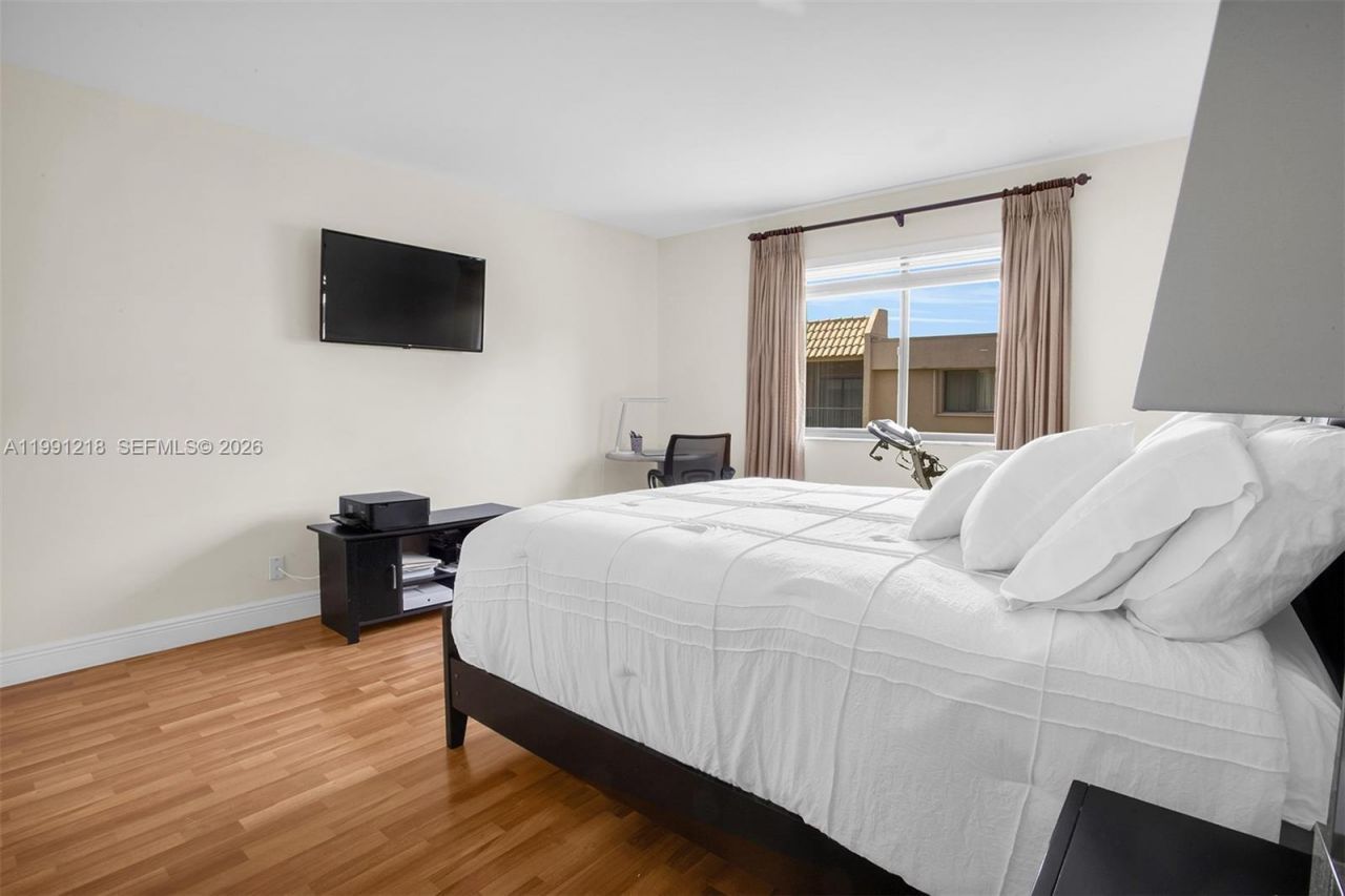 304 Racquet Club Rd, Unit 203, Weston, FL 33326 Photo