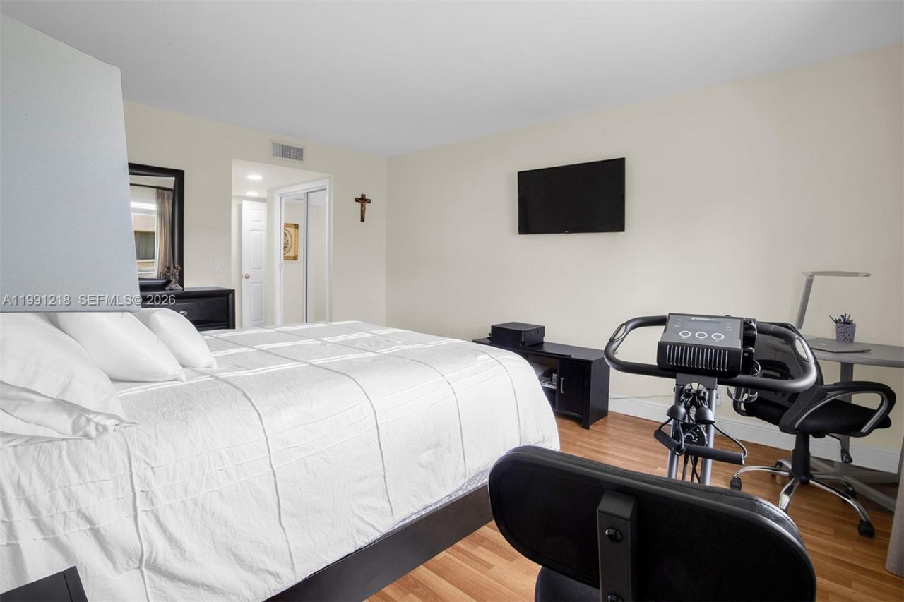 304 Racquet Club Rd, Unit 203, Weston, FL 33326 Photo