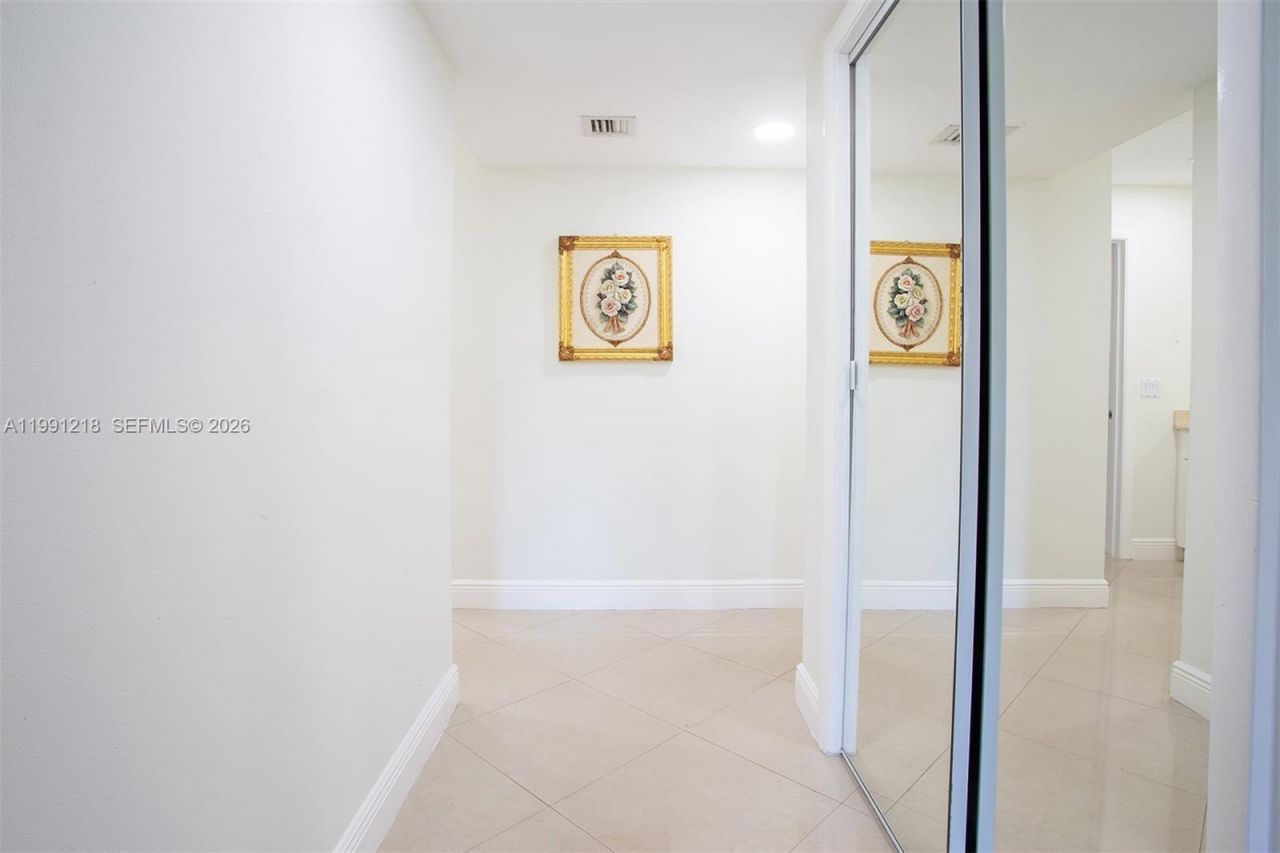 304 Racquet Club Rd, Unit 203, Weston, FL 33326 Photo
