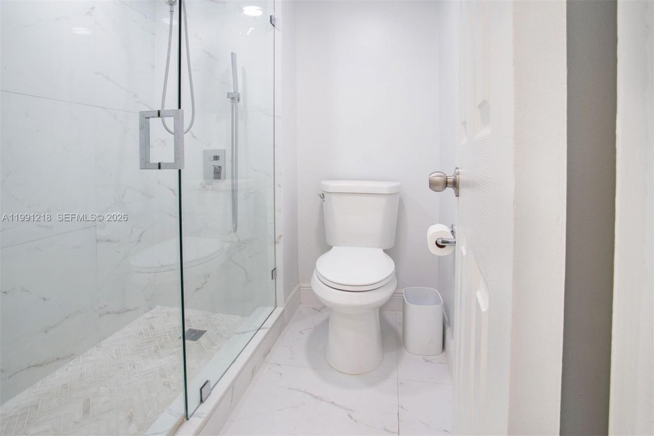 304 Racquet Club Rd, Unit 203, Weston, FL 33326 Photo