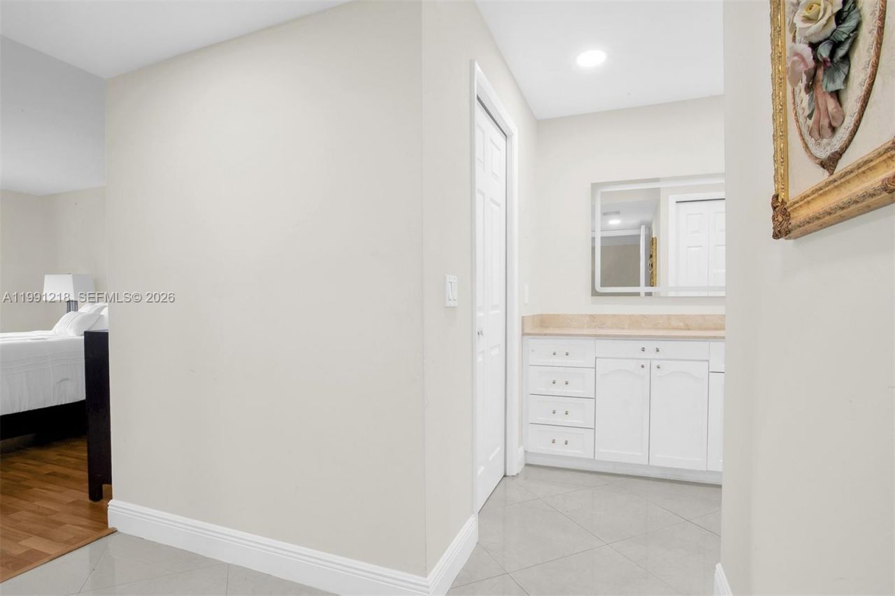 304 Racquet Club Rd, Unit 203, Weston, FL 33326 Photo