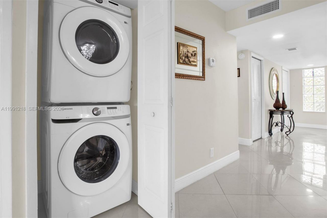 304 Racquet Club Rd, Unit 203, Weston, FL 33326 Photo