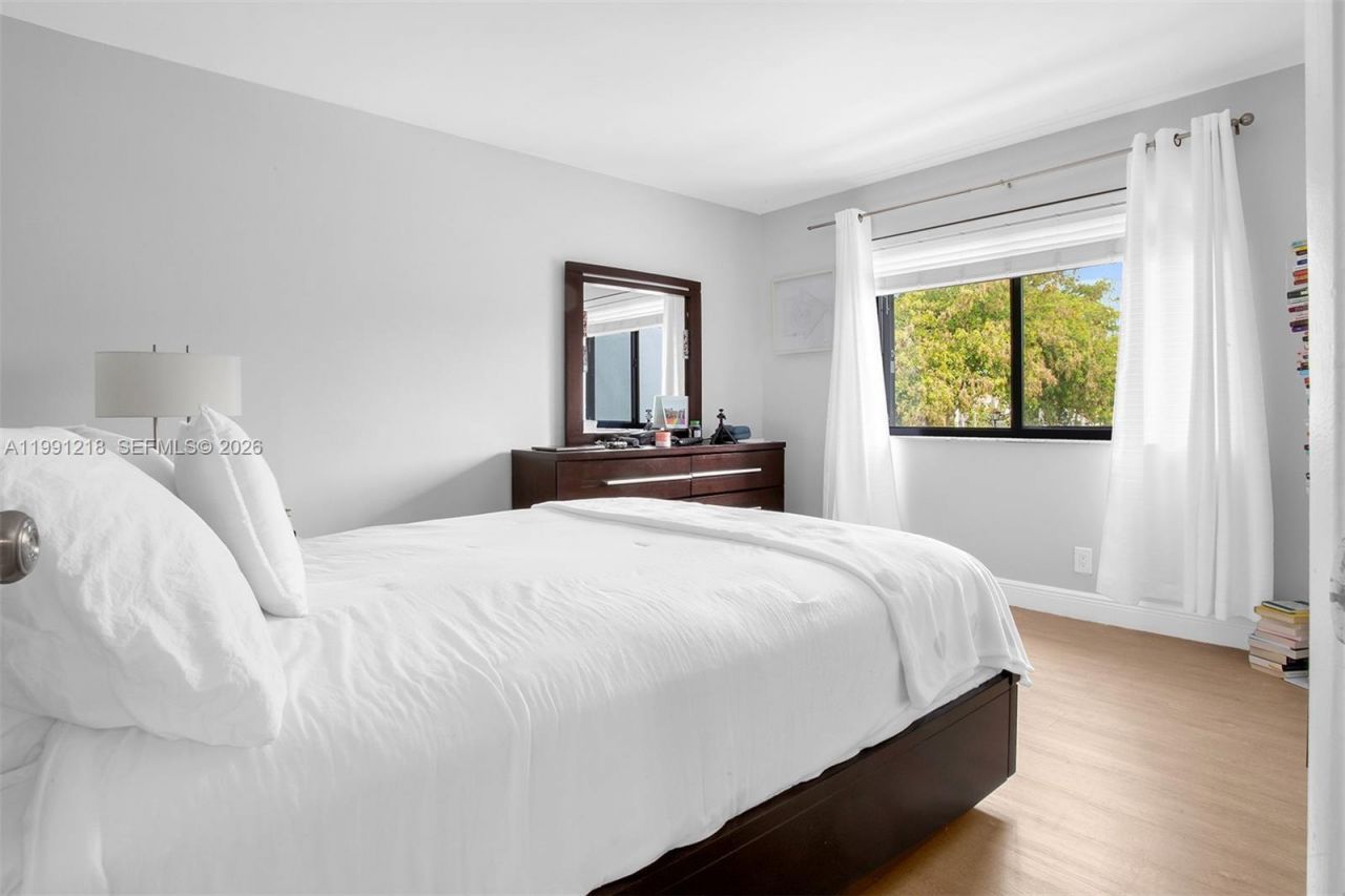 304 Racquet Club Rd, Unit 203, Weston, FL 33326 Photo