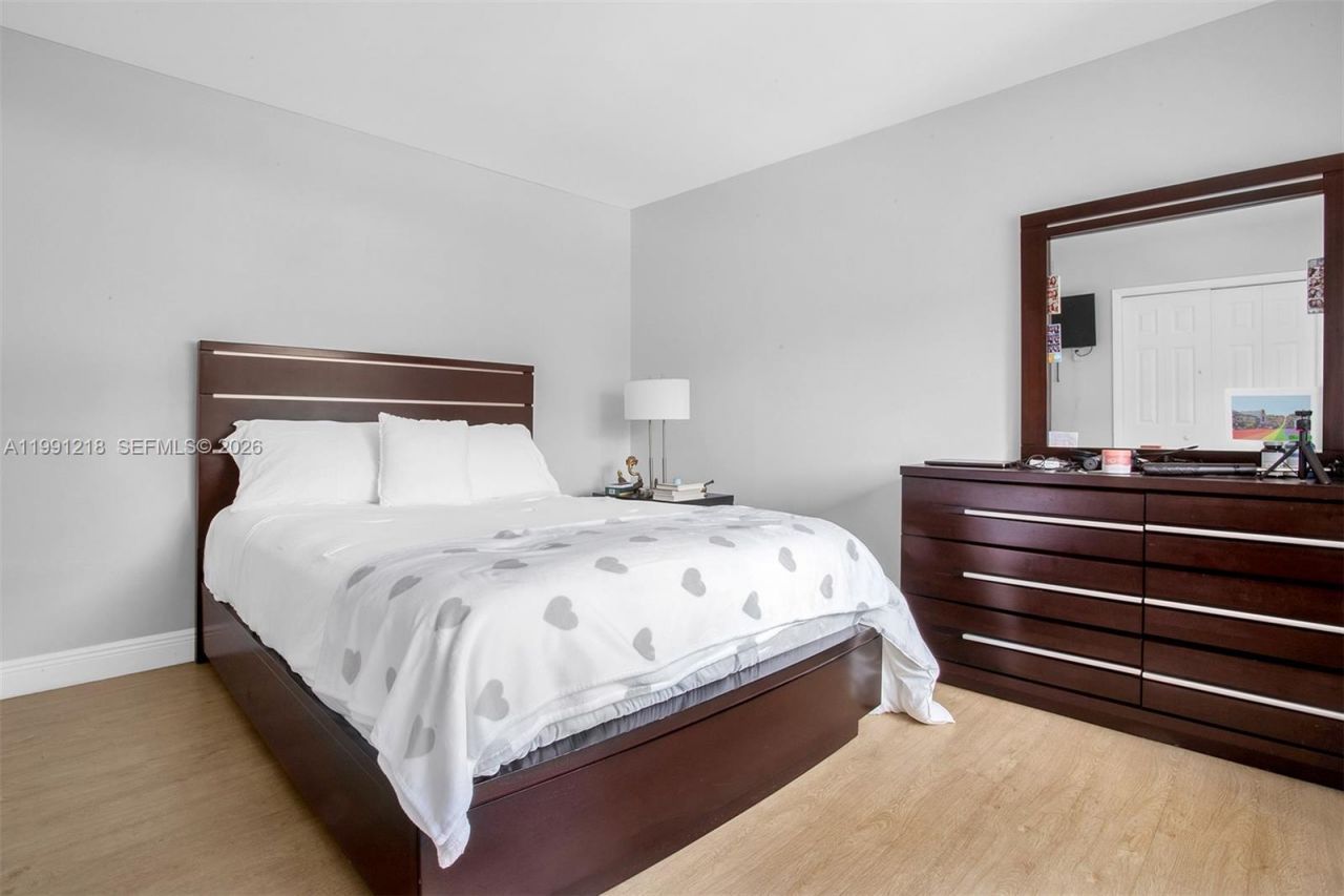 304 Racquet Club Rd, Unit 203, Weston, FL 33326 Photo