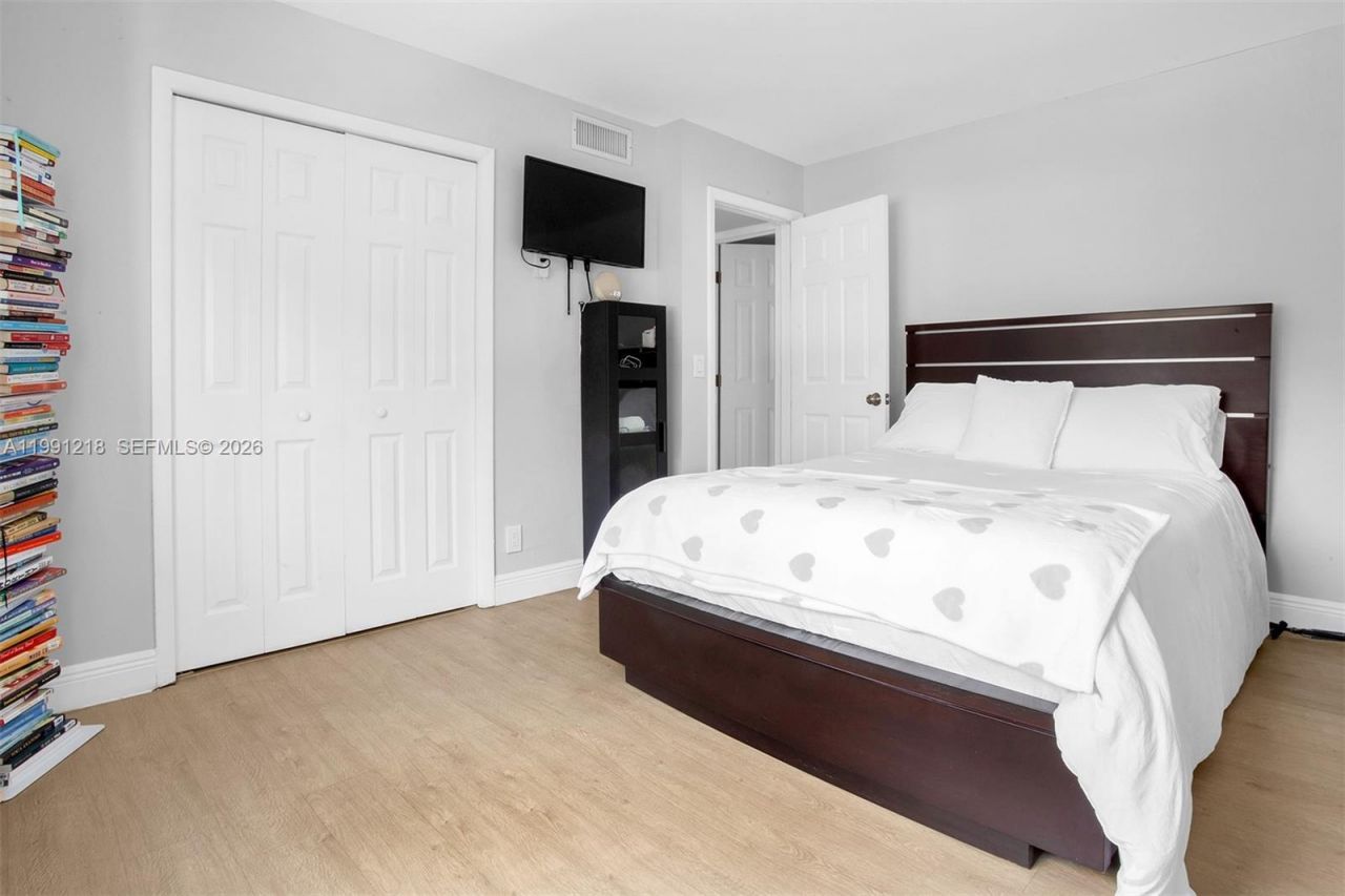 304 Racquet Club Rd, Unit 203, Weston, FL 33326 Photo