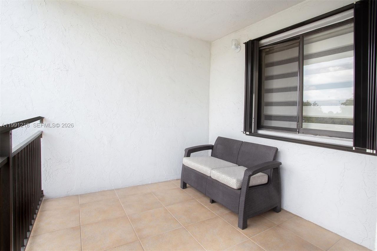 304 Racquet Club Rd, Unit 203, Weston, FL 33326 Photo