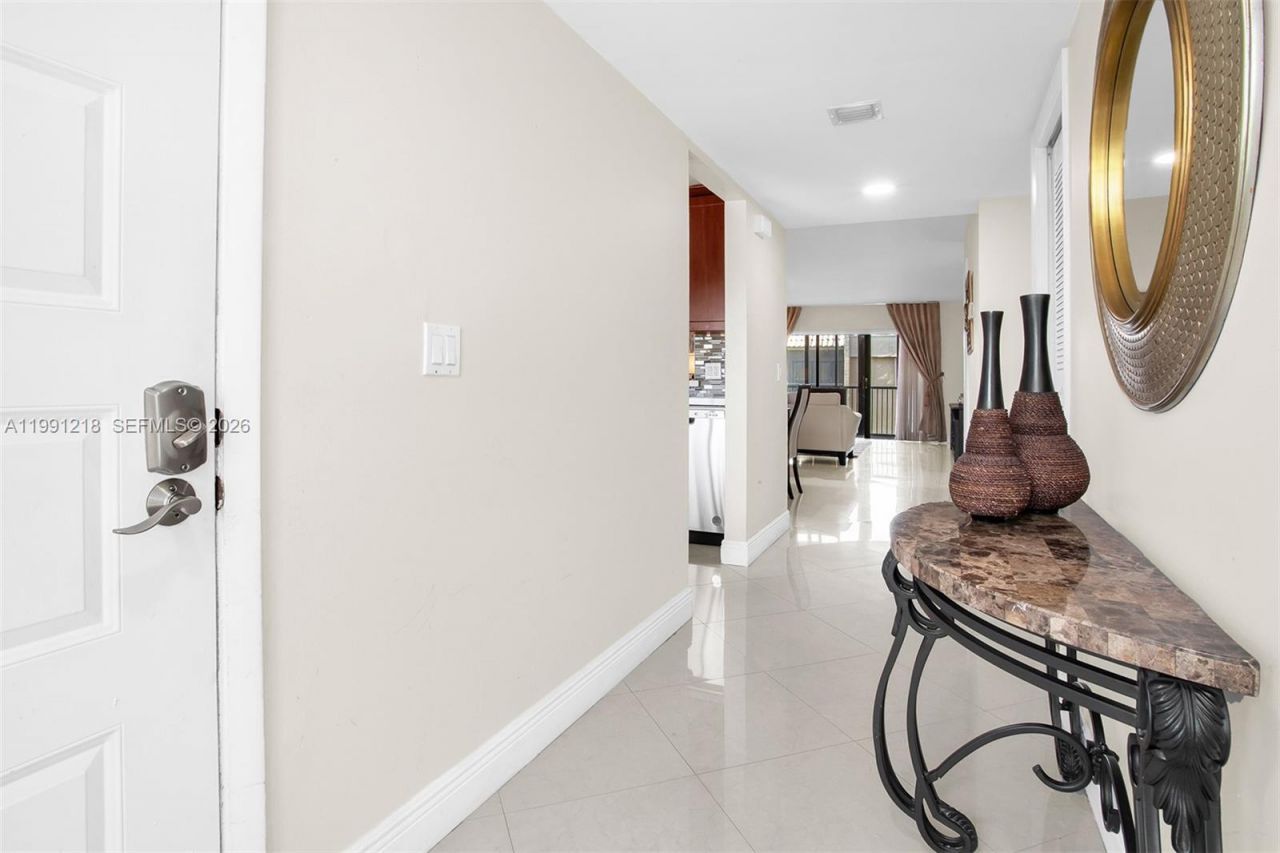 304 Racquet Club Rd, Unit 203, Weston, FL 33326 Photo