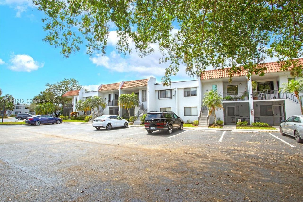 304 Racquet Club Rd, Unit 203, Weston, FL 33326 Photo