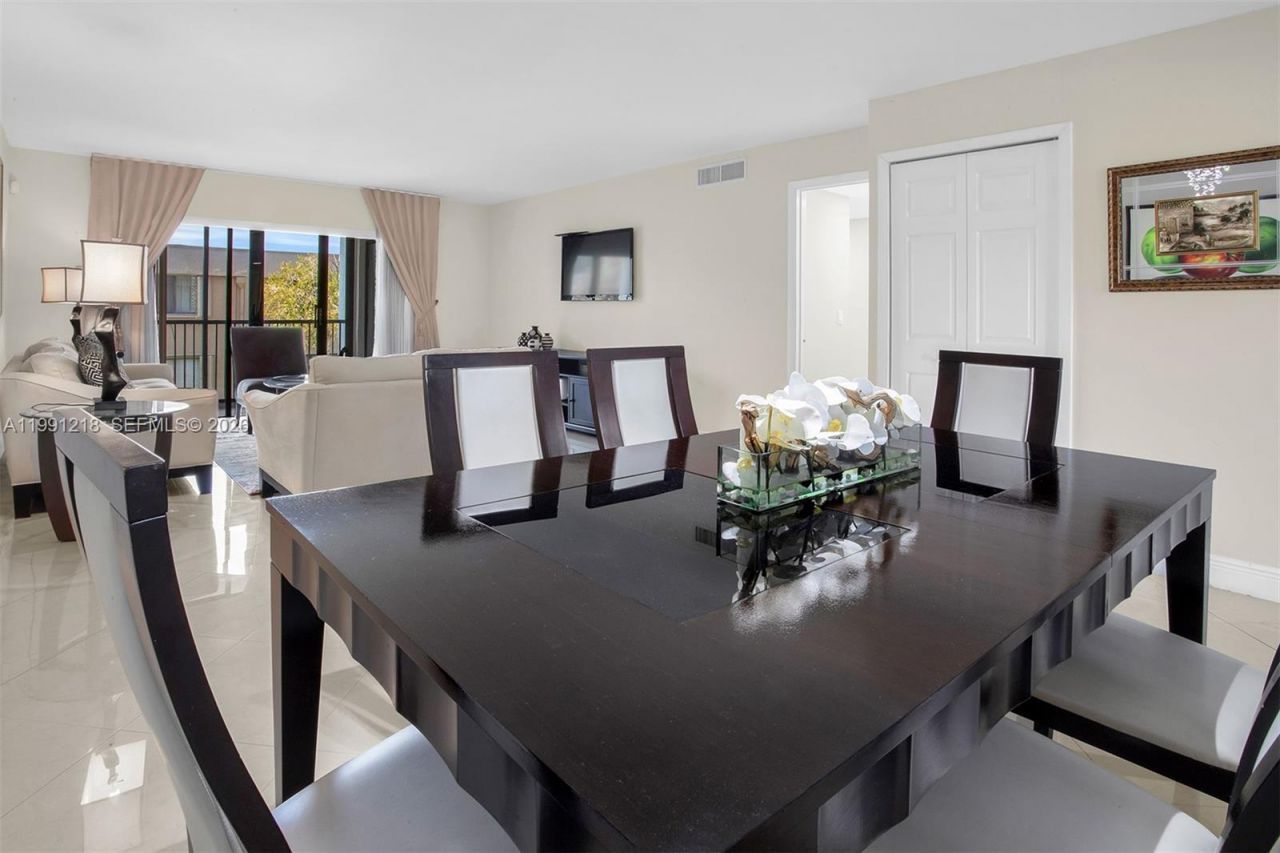 304 Racquet Club Rd, Unit 203, Weston, FL 33326 Photo