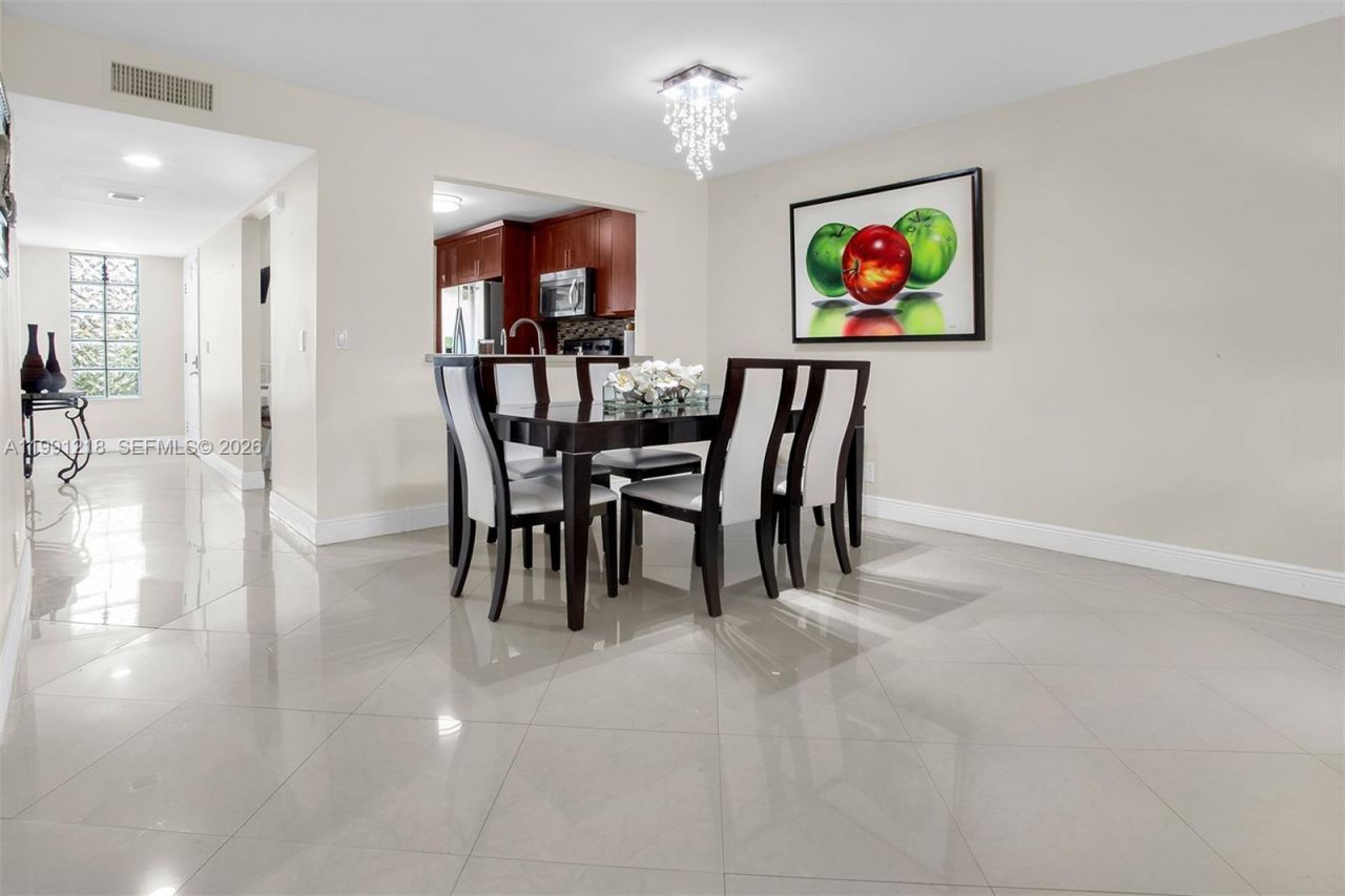 304 Racquet Club Rd, Unit 203, Weston, FL 33326 Photo