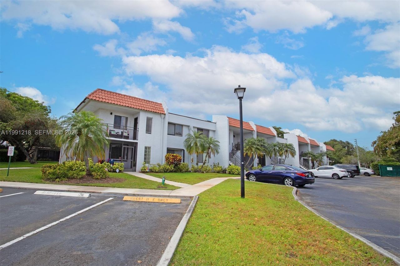 304 Racquet Club Rd, Unit 203, Weston, FL 33326 Photo