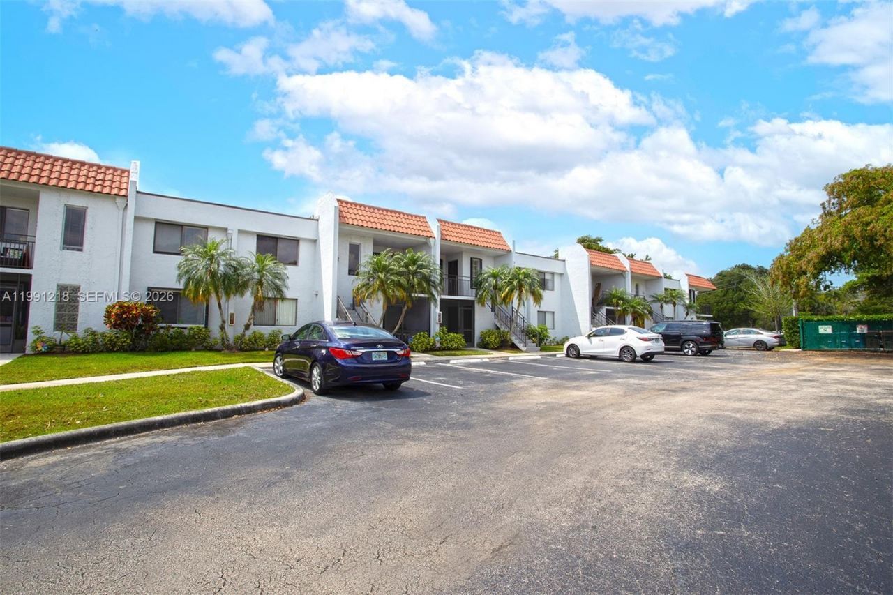 304 Racquet Club Rd, Unit 203, Weston, FL 33326 Photo