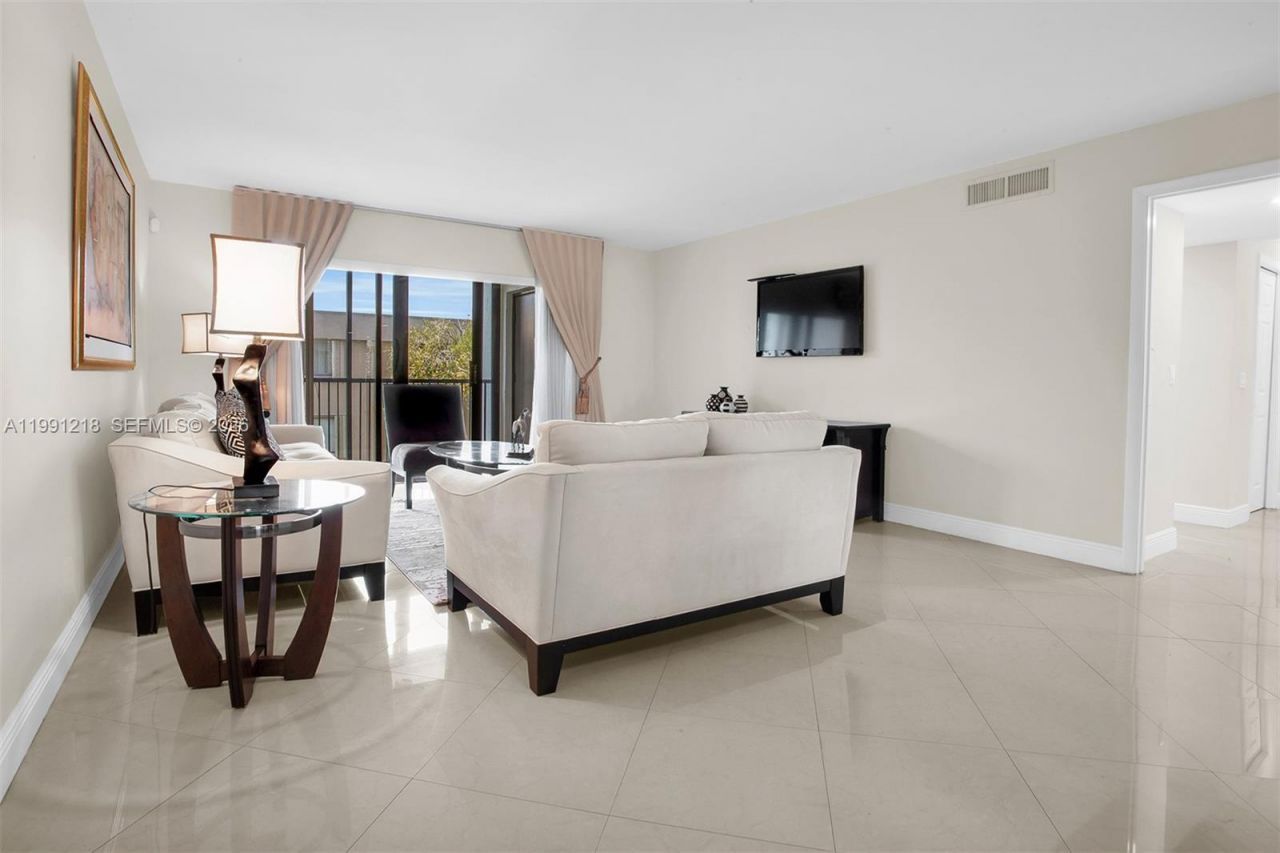 304 Racquet Club Rd, Unit 203, Weston, FL 33326 Photo