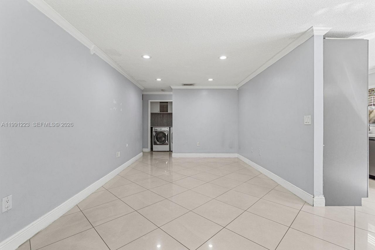 6854 NW 173rd Dr, Unit 210, Hialeah, FL 33015 Photo