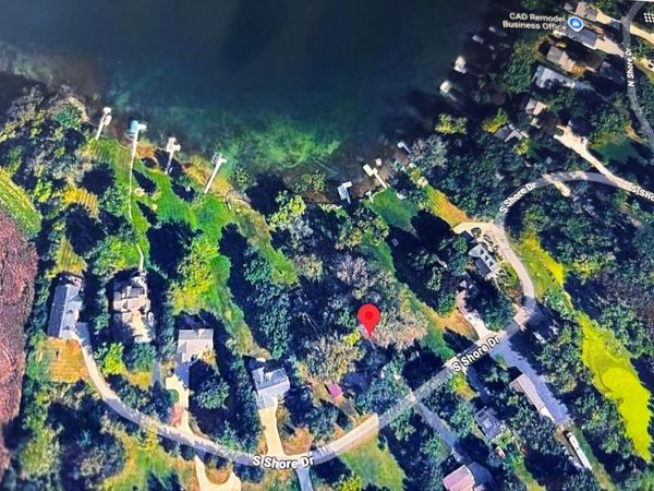 N73W36388 S Shore Dr, Oconomowoc, WI 53066