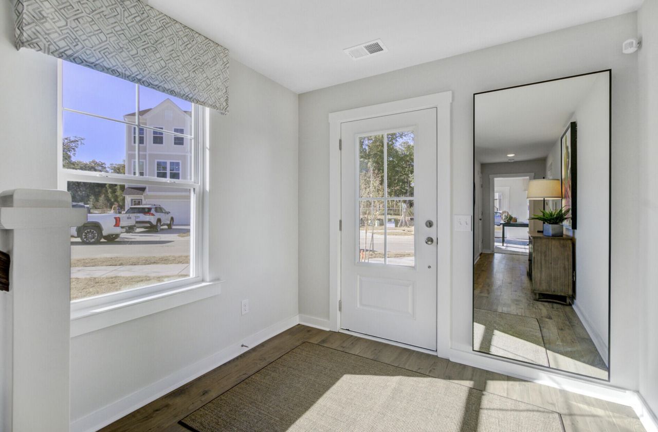 465 Caledon Court Photo 4