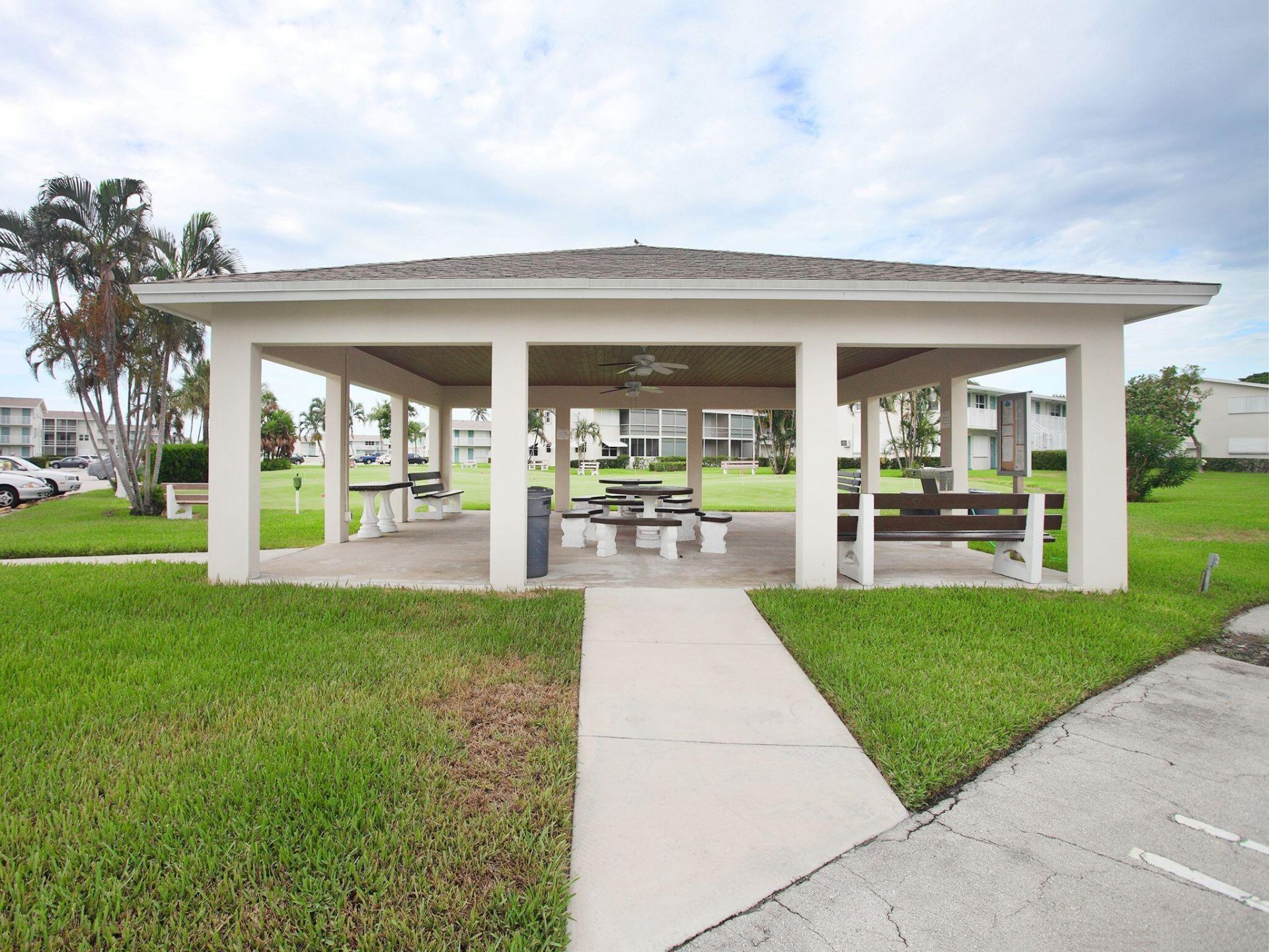 230 Horizons E, Unit 205, Boynton Beach, FL 33435 Photo