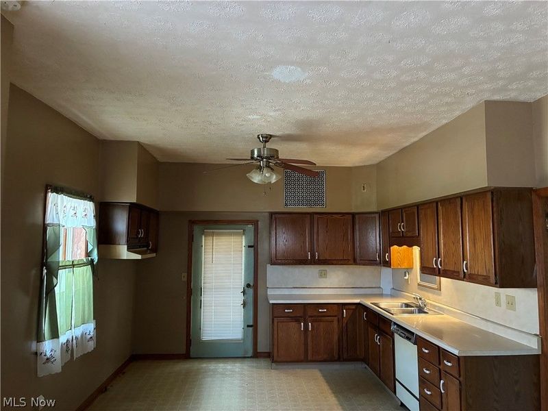 331 Wood Avenue, Niles, OH 44446 Photo 3