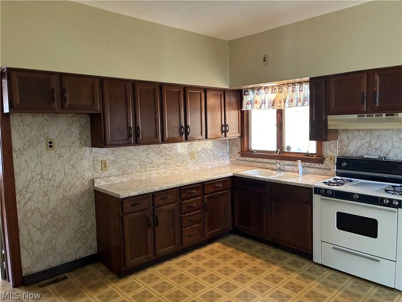 331 Wood Avenue, Niles, OH 44446 Photo 5