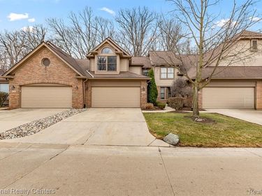 5303 Royal Vale Lane, Dearborn, MI 48126