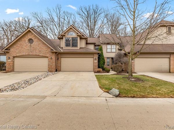 5303 Royal Vale Lane, Dearborn, MI 48126