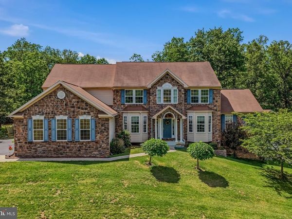 10 CARDIFF COURT, HEDGESVILLE, WV 25427