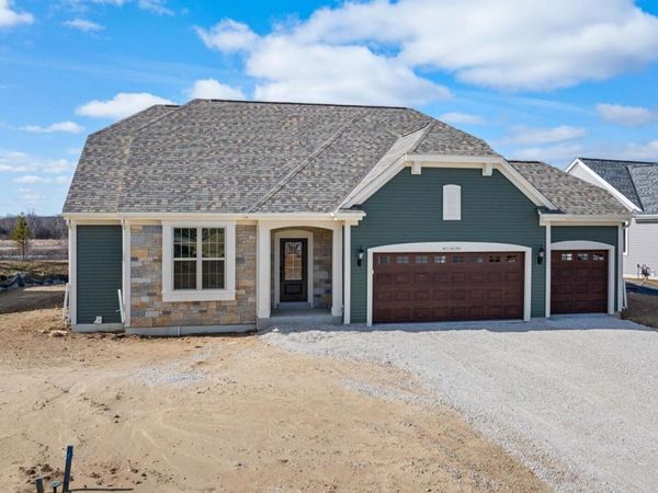 W251N2399 Valleyview Cir, Pewaukee, WI 53072