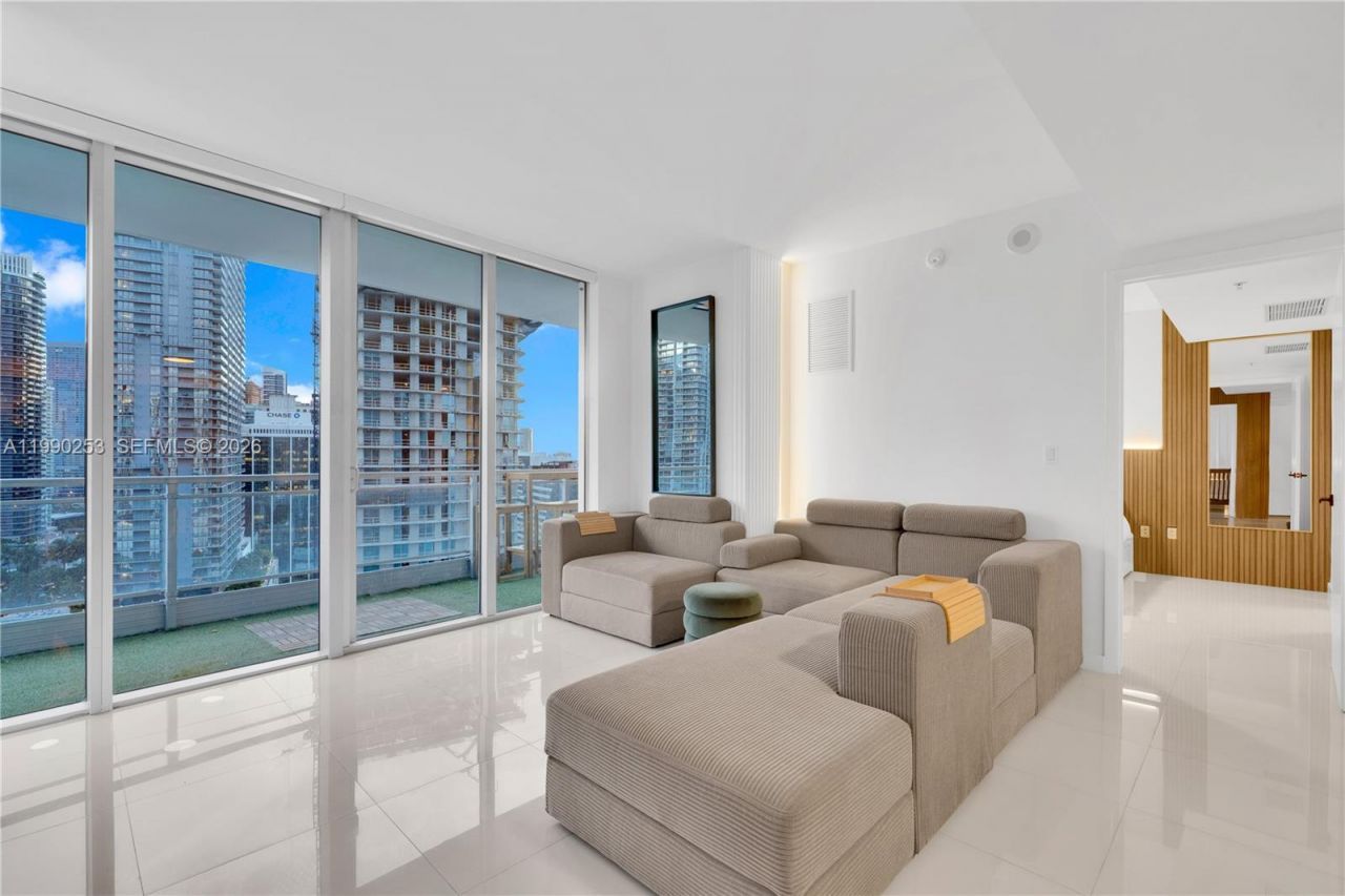 92 SW 3rd St , Unit 2802, Miami, FL 33130 Photo