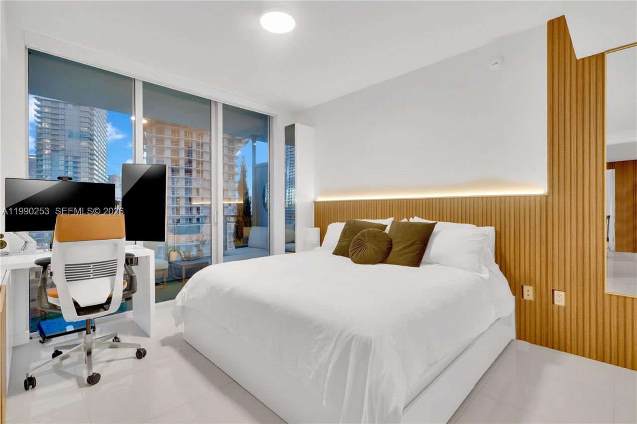 92 SW 3rd St , Unit 2802, Miami, FL 33130 Photo