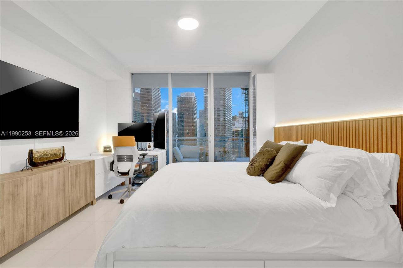 92 SW 3rd St , Unit 2802, Miami, FL 33130 Photo