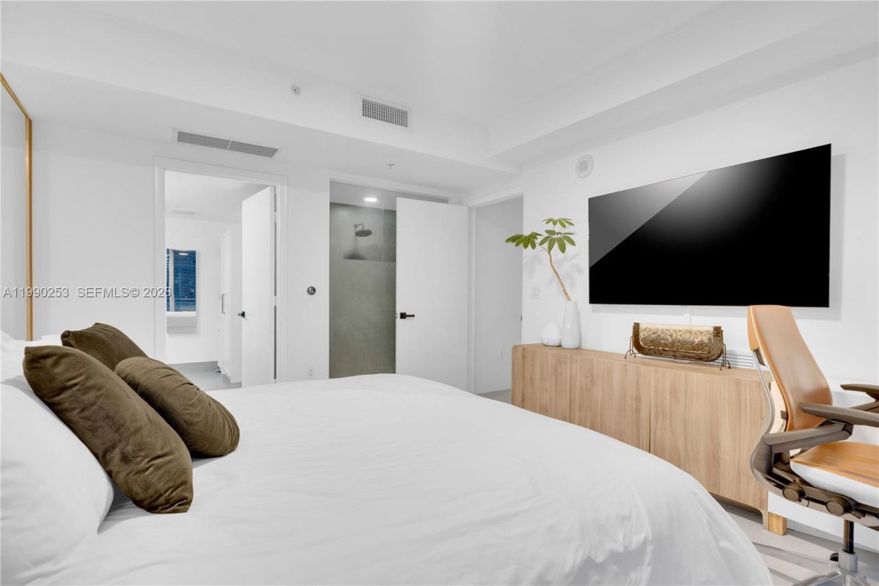 92 SW 3rd St , Unit 2802, Miami, FL 33130 Photo