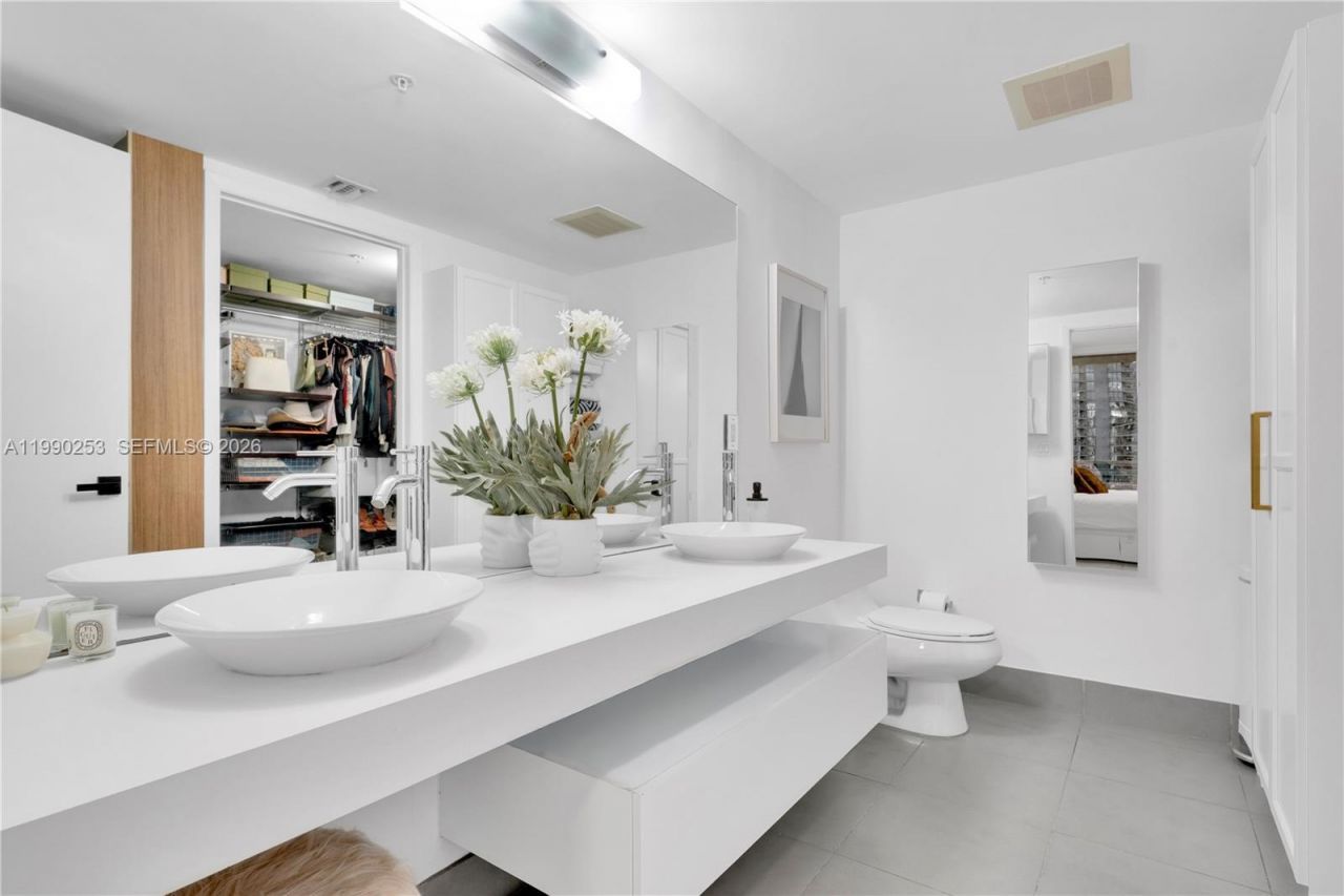 92 SW 3rd St , Unit 2802, Miami, FL 33130 Photo