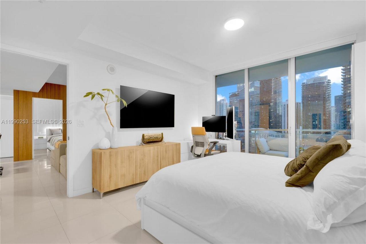 92 SW 3rd St , Unit 2802, Miami, FL 33130 Photo