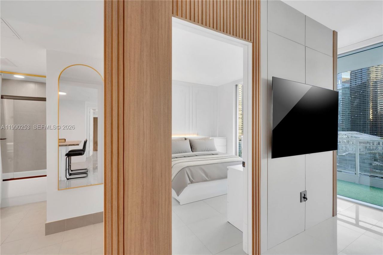 92 SW 3rd St , Unit 2802, Miami, FL 33130 Photo