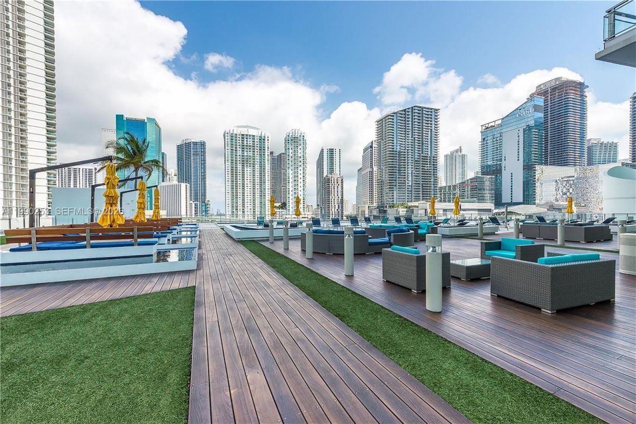 92 SW 3rd St , Unit 2802, Miami, FL 33130 Photo