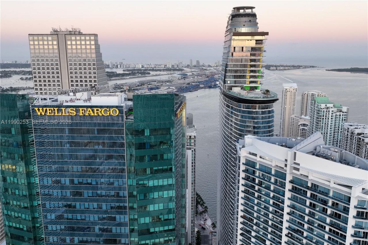 92 SW 3rd St , Unit 2802, Miami, FL 33130 Photo