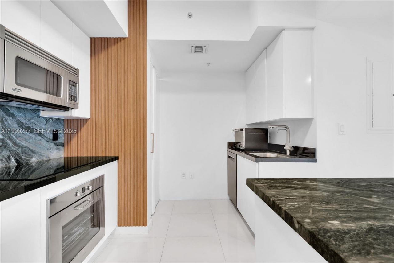 92 SW 3rd St , Unit 2802, Miami, FL 33130 Photo