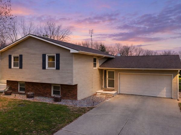 1305 Nicki Drive, Bloomington, IL 61704