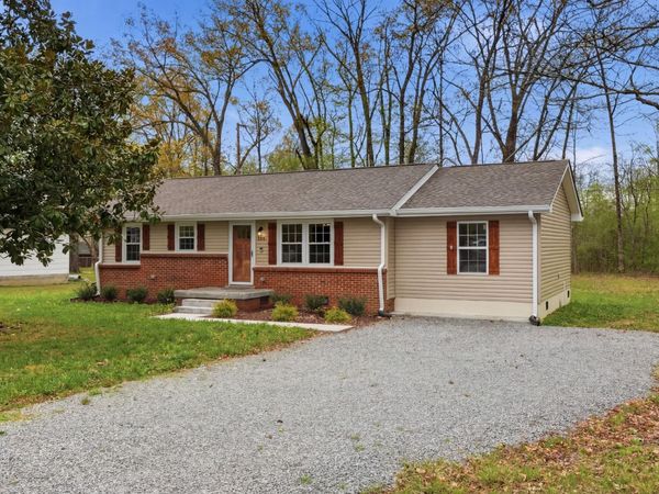 606 Rickenbacker Dr, Tullahoma, TN 37388