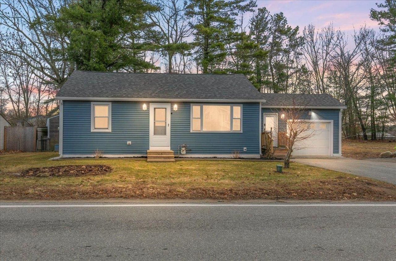 18 Old Road, Plaistow, NH 03865 Main Photo