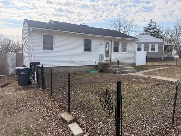 2709 FLINT HILLS DR, Burlington, IA 52601