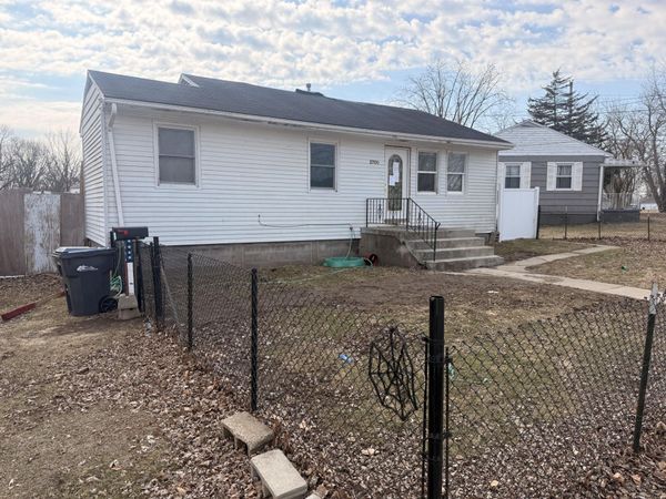 2709 FLINT HILLS DR, Burlington, IA 52601