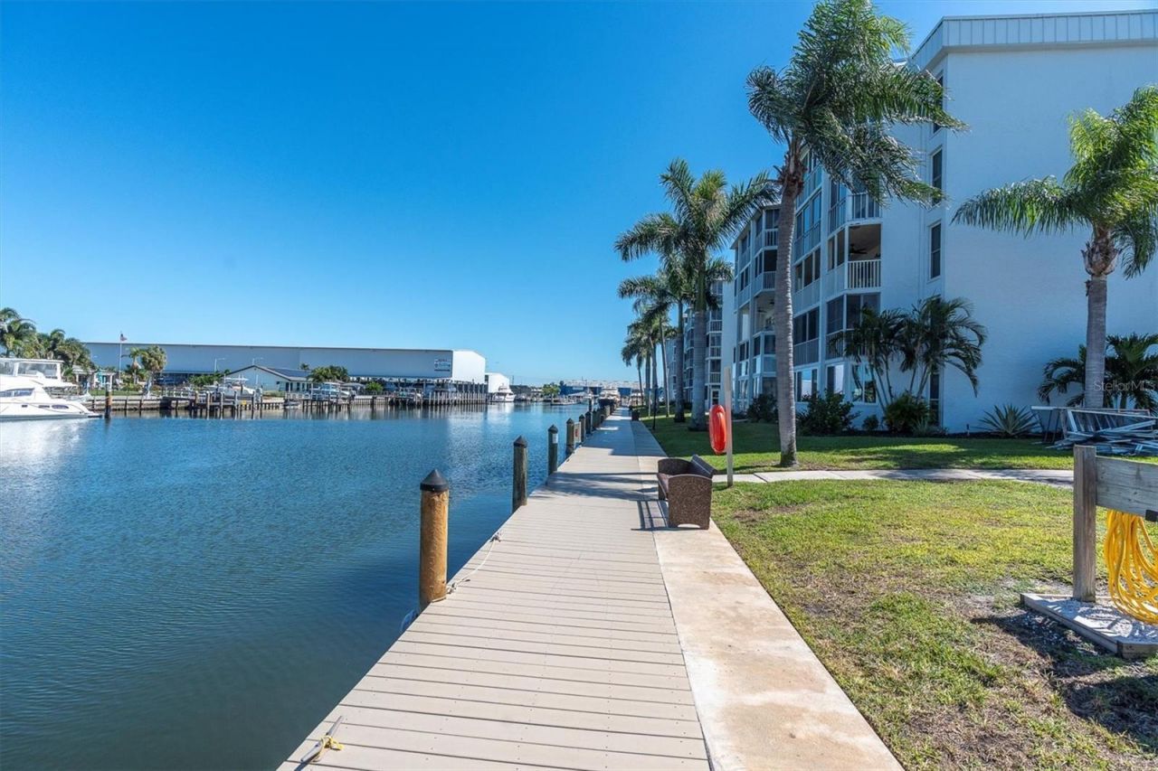 4902 38th Way S, Unit 109, Saint Petersburg, FL 33711 Photo