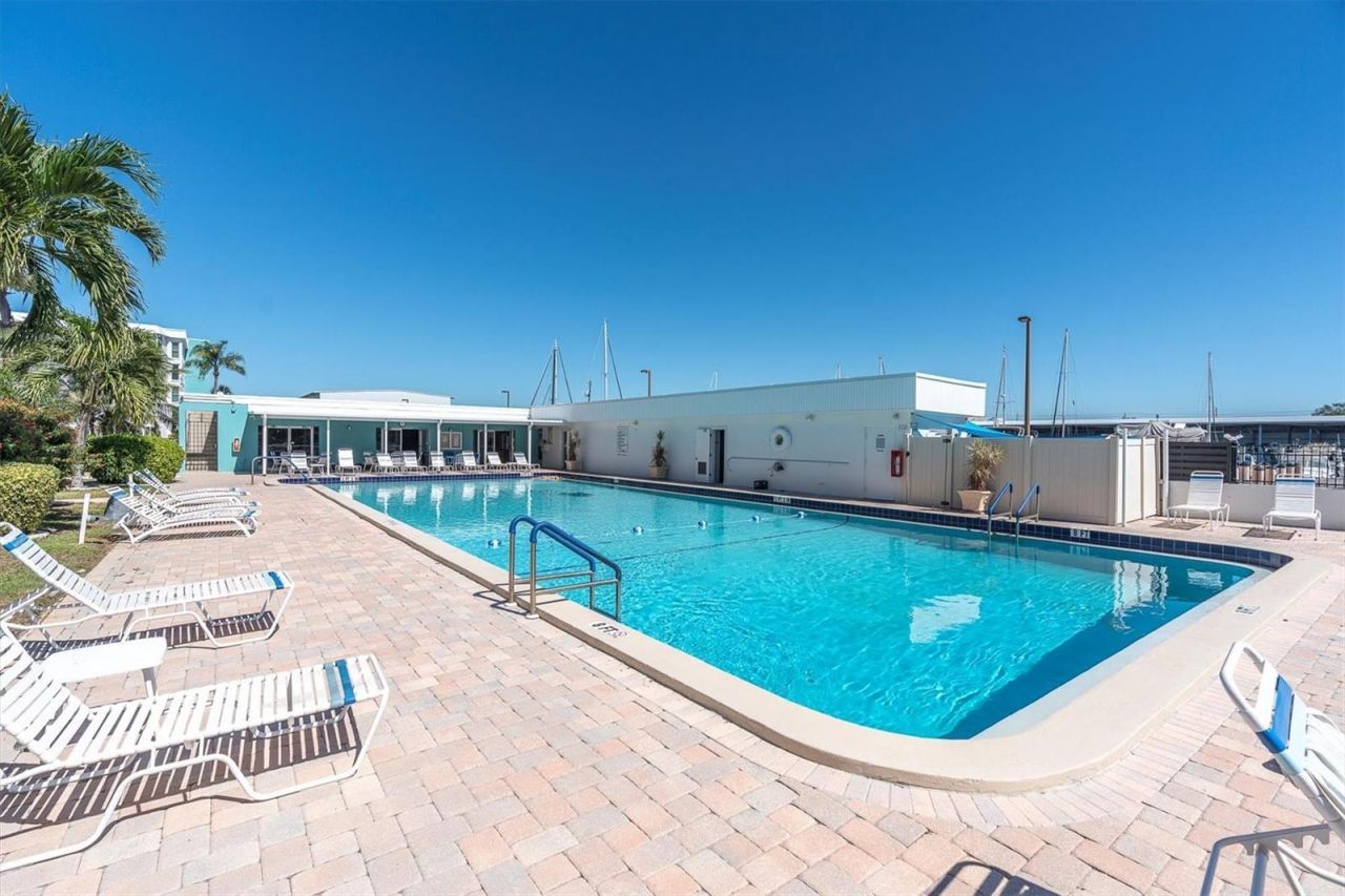 4902 38th Way S, Unit 109, Saint Petersburg, FL 33711 Photo