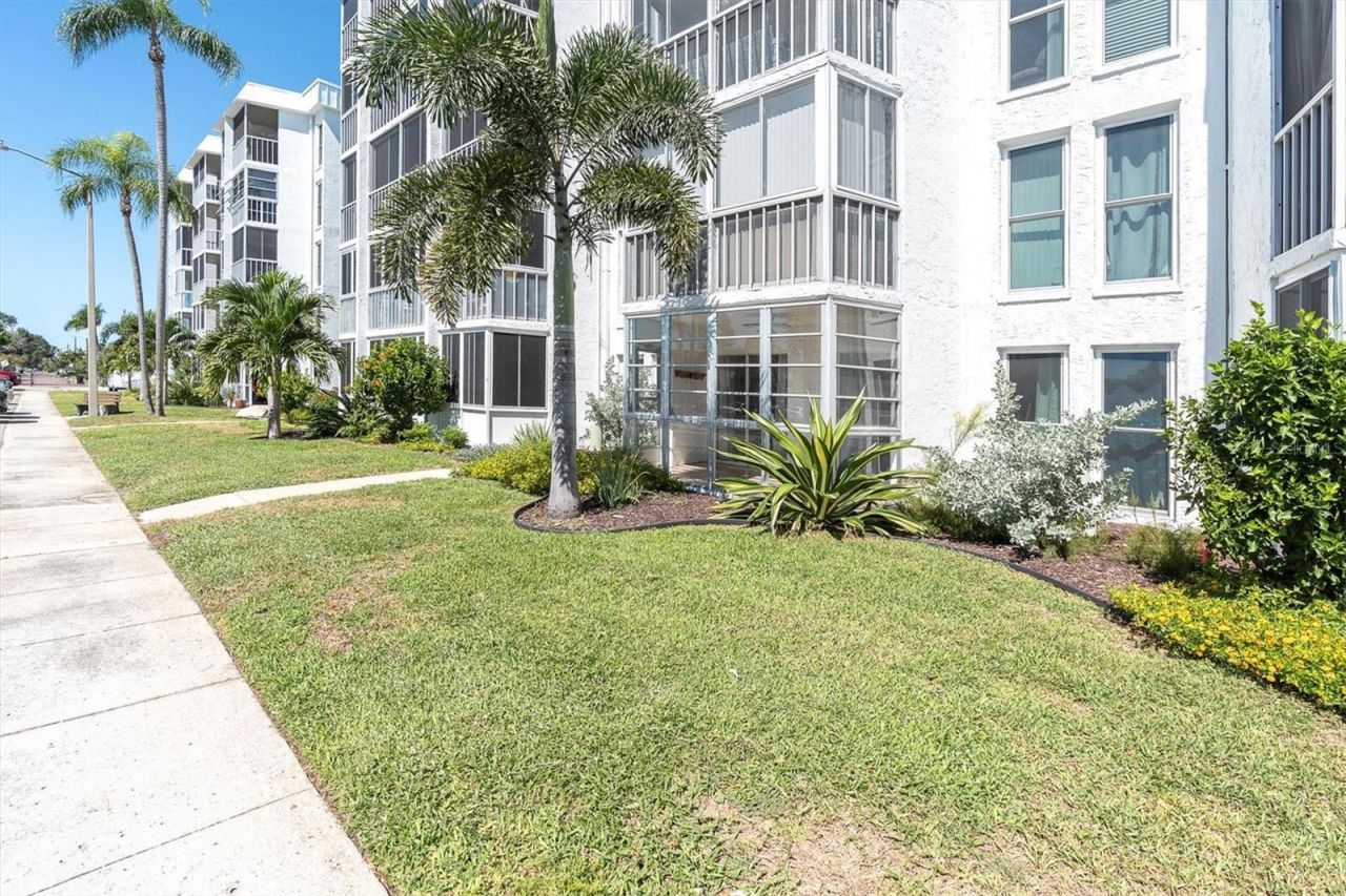 4902 38th Way S, Unit 109, Saint Petersburg, FL 33711 Photo